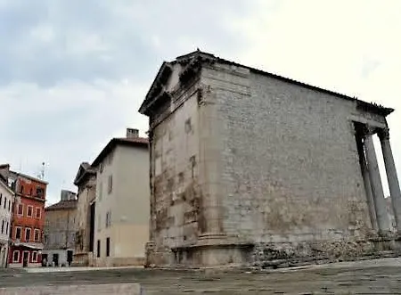 Forum *