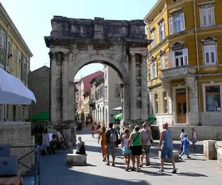 Apartments Forum * Pula